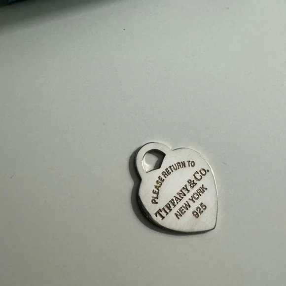 authentic Return to Tiffany® heart tag pendant in sterling silver, small